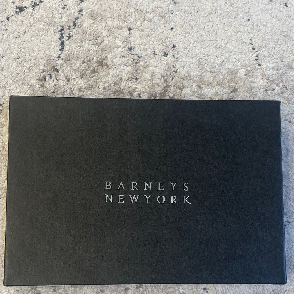 RARE CLASSIC BARNEYS NEW YORK GIFT BOX!
